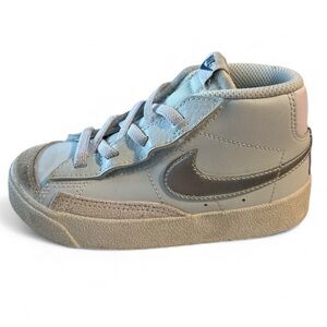 Nike Blazer Mid ‘77 Unisex Sneaker - Light Gray Silver and Light Lavender